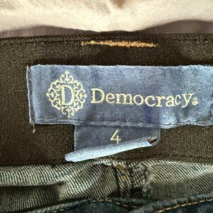 Democracy Darker Blue Size 4